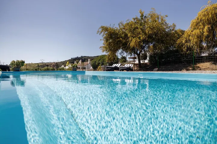 Casa de vacaciones para 4 personas, con vistas además de piscina y balcón - 1