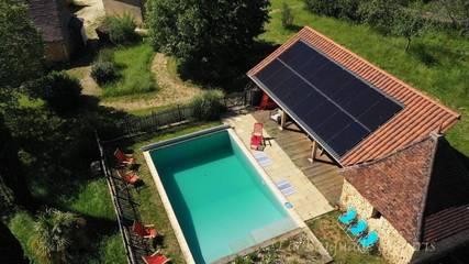Gîte pour 8 personnes, avec terrasse ainsi que jardin et piscine à Savignac-de-Miremont
