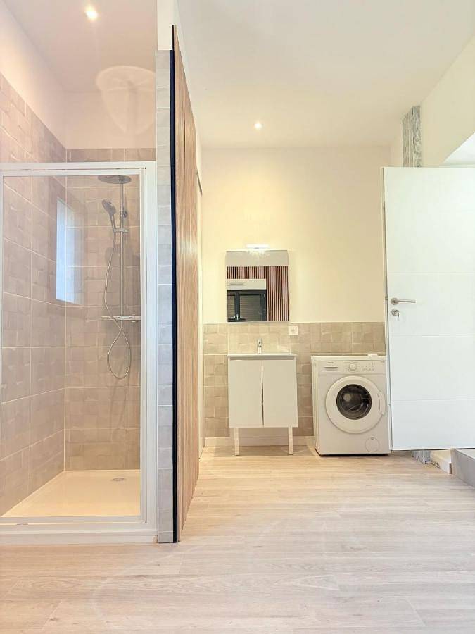 Location de vacances pour 8 personnes, avec piscine ainsi que jardin et jacuzzi à Teyran - 3