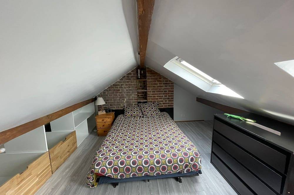 Room for rent in La villa Hélène  in Colombes, Altos del Sena