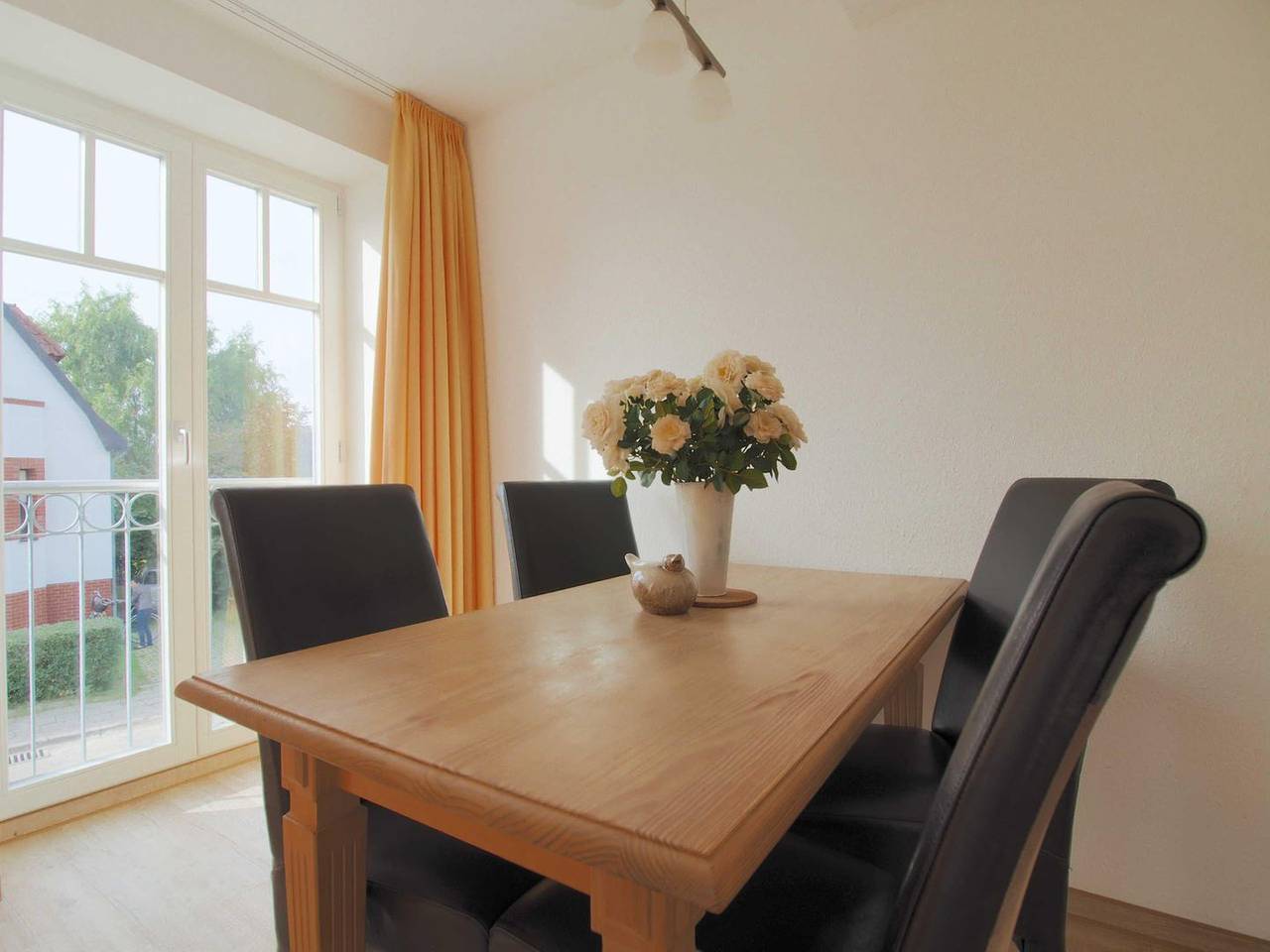 Apartamento entero, Komfortable 68m² Ferienwohnung mit Balkon und Wlan für 4 Personen in Warnemünde Strand, Rostock