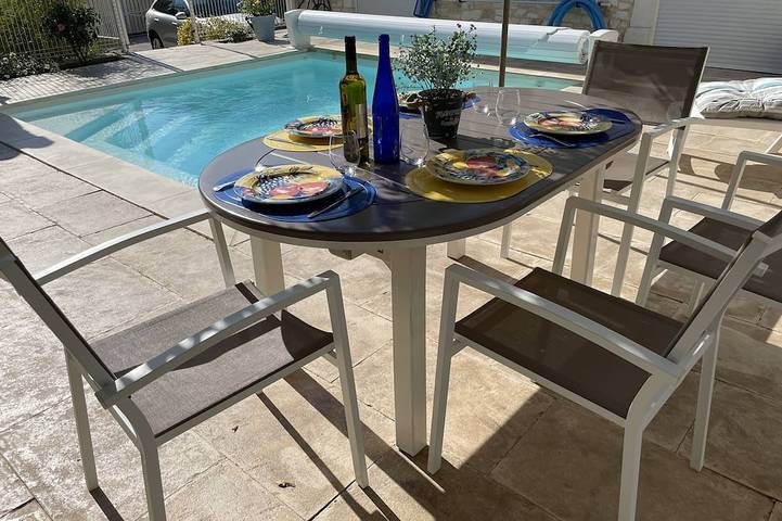 Location de vacances pour 5 personnes, avec jardin et terrasse à Saint-Marcel-de-Careiret