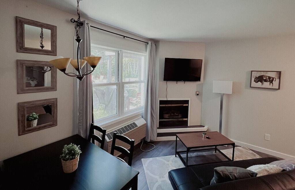 Cabin Rentals And Lodges for 4 Guests in Muskoka, Algonquin Provincial Park