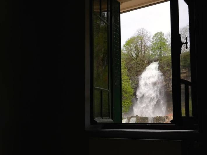 Location de vacances pour 3 personnes, avec jardin ainsi que terrasse et vue dans Cascades du Hérisson - 4