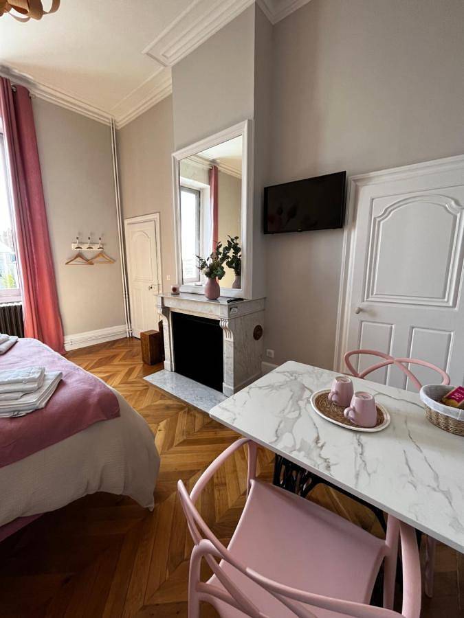 Maison d’hôte pour 2 personnes, avec terrasse ainsi que jardin et piscine à La Flèche - 3