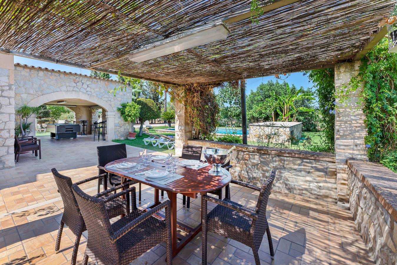 Haustierfreundliche Villa Cala Veritat mit Bergblick, Pool, A/C, Wlan, Garten, Terrasse und Balkon in Inca, Mallorca Inselmitte