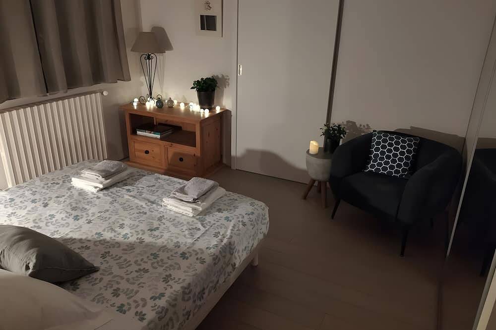 Casa de huéspedes 'Habitación Côté Vignes' con piscina compartida, jardín común y Wi-Fi in Bourg-Saint-Andéol, Privas