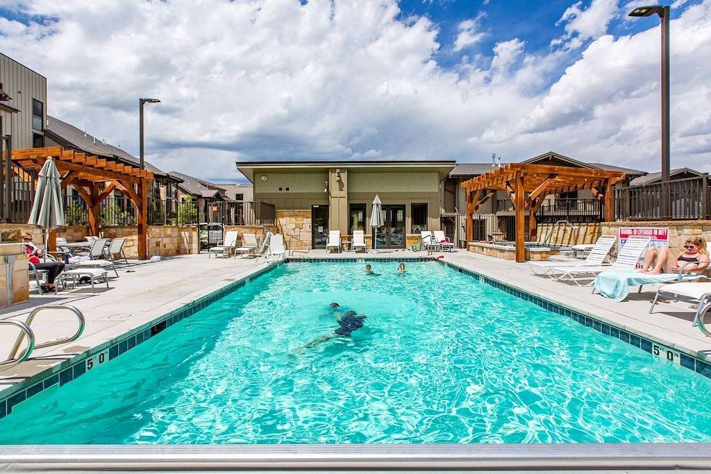 Ganze Wohnung, Canyons Resort Pet Friendly Ski Condo – Free On Call Ski Shuttle, Hot Tub, Pool + Free Ski Rental in Uinta Wasatch Cache National Forest