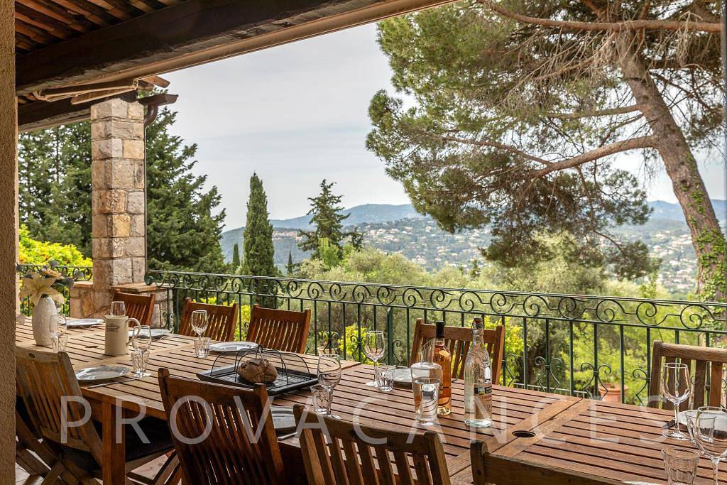 Large holiday home with pool at Cabris - Grasse in Cabris, Region de Cannes