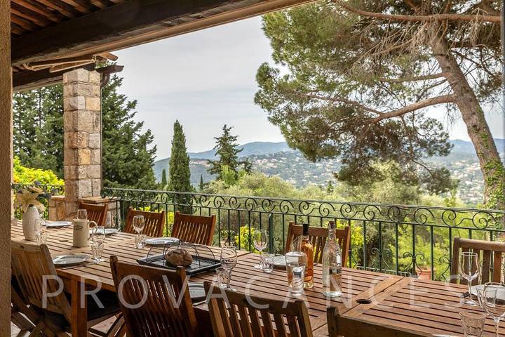 Location de vacances pour 22 personnes, avec jardin et piscine à Cabris - 4