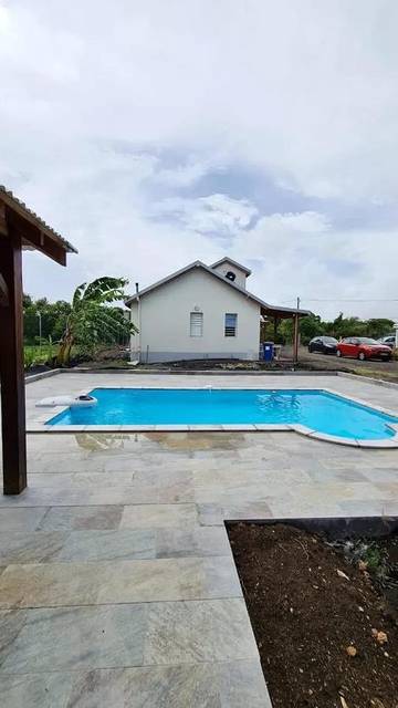 Gîte pour 2 personnes, avec piscine à Petit-Canal