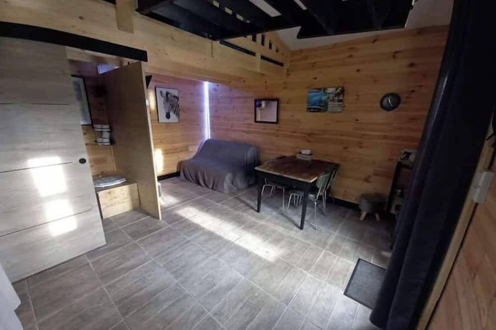 Independent chalet in a quiet area near puy du fou in Somloire, Vallée de la Loire