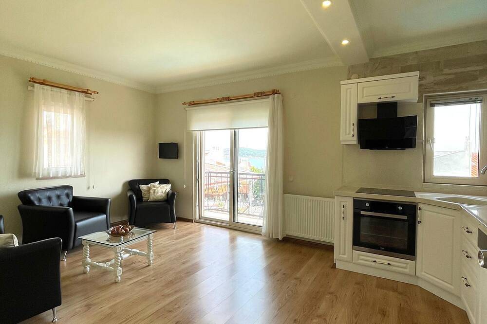 Ganze Wohnung, Charming 1-Bedroom Sea View Apartment with Kitchen on Cunda Island in Ayvalık, Türkische Ägäis