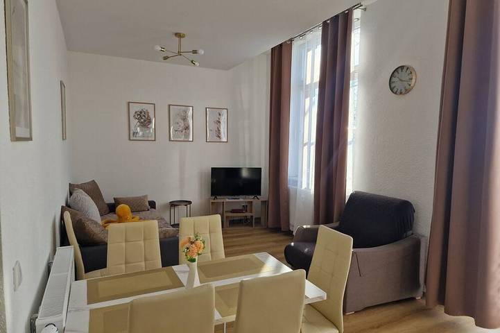 Ferienwohnung für 6 Personen, mit Balkon in Aue