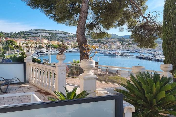 Gîte pour 4 personnes, avec terrasse dans Gare De Bandol