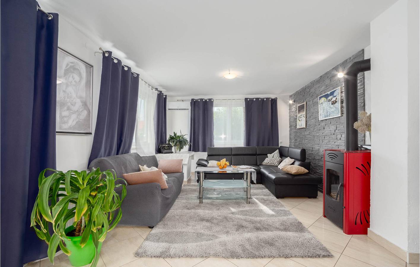 Gemütliche 2-Zimmer-Wohnung mit Pool, Terrasse und WLAN in Flussnähe in Imotski, Makarska Riviera