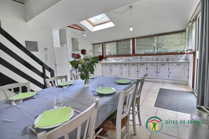 Gîte pour 6 personnes, avec terrasse ainsi que jardin et piscine dans Pluméliau-Bieuzy - 4