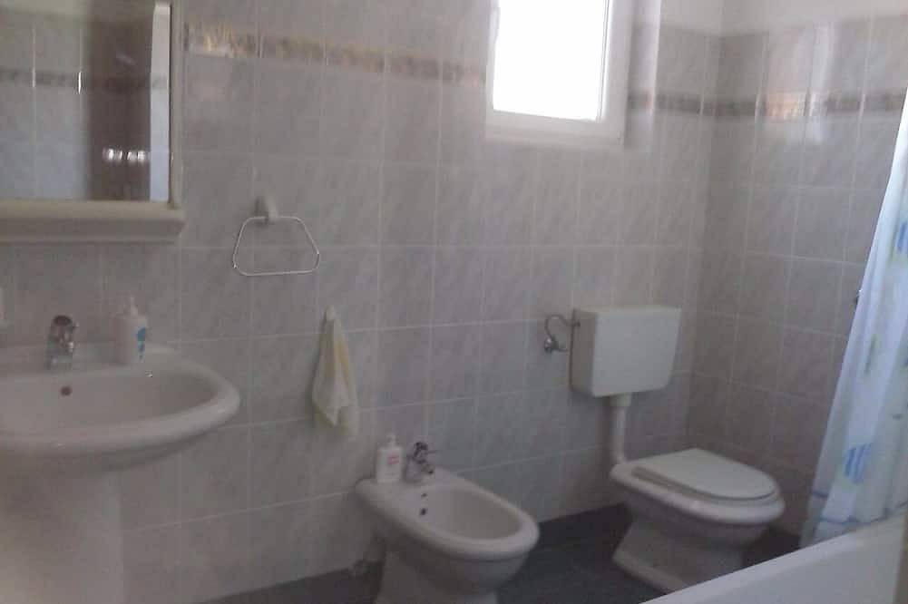 Ganze Wohnung, 1-Zimmer-Ferienwohnung mit Terrasse Cres in Cres Stadt, Cres