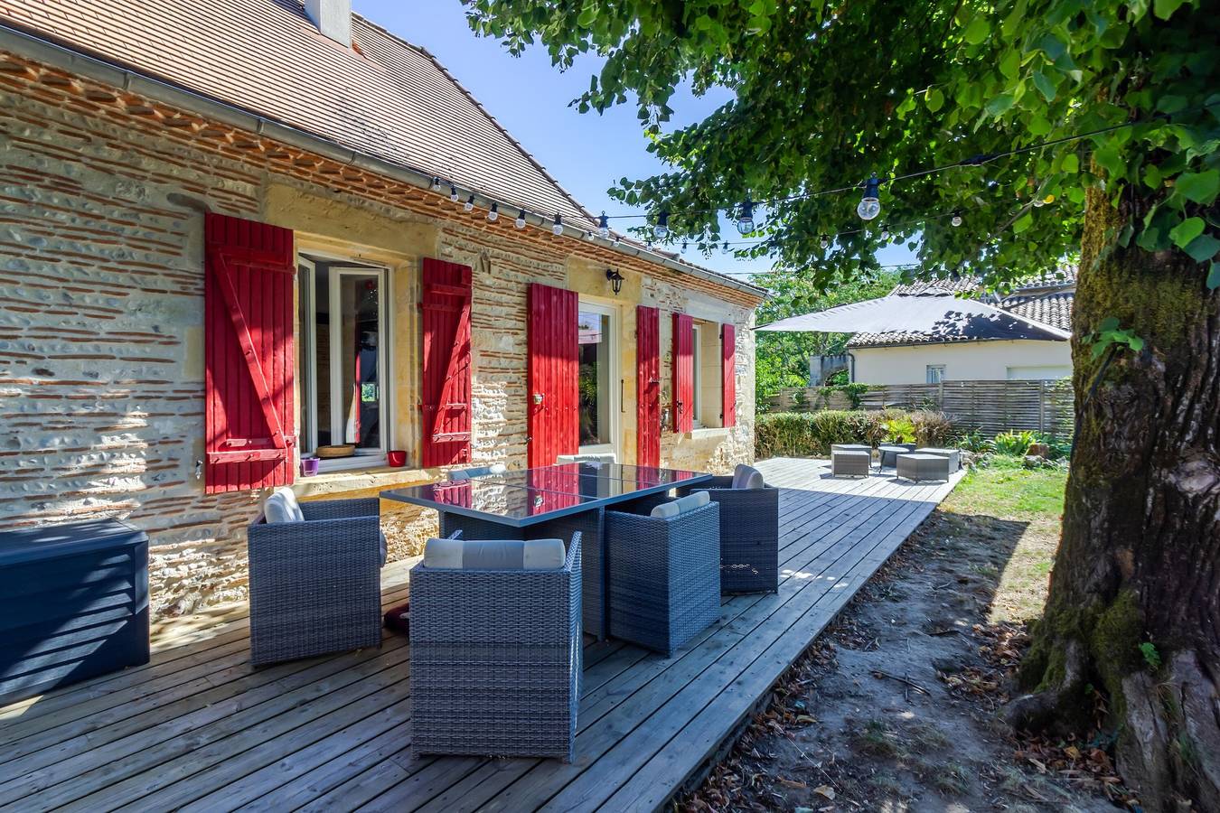 Characterful House with Garden, Stunning View of the Dordogne in Saint-Avit-Saint-Nazaire, Libourne region
