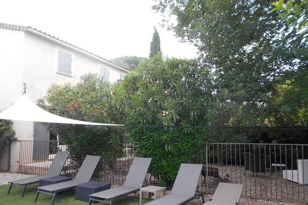 Charming little Provencal country house with garden and private pool in Pont-Saint-Esprit, Nimes und Umgebung
