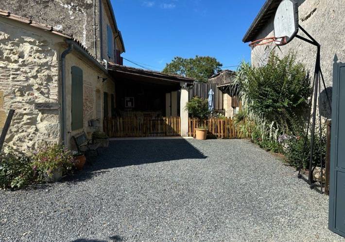 Gîte pour 5 personnes, avec jardin et terrasse à Illats