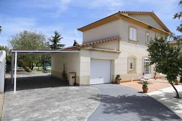 Location de vacances pour 8 personnes, avec piscine et jardin à Cáceres