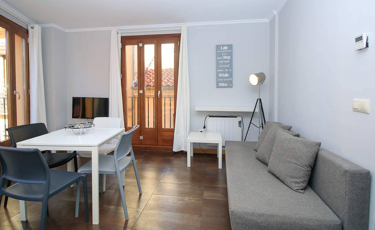 Apartamento entero, Tramontana 1. One Bedroom Apt with balcony in Valencia City Centre, Valencia