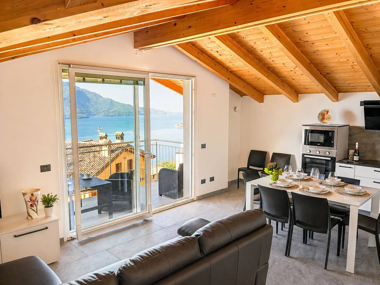 Ganze Wohnung, Andrea Panorama-Ferienwohnug am Comer See in Aurogna, Trezzone