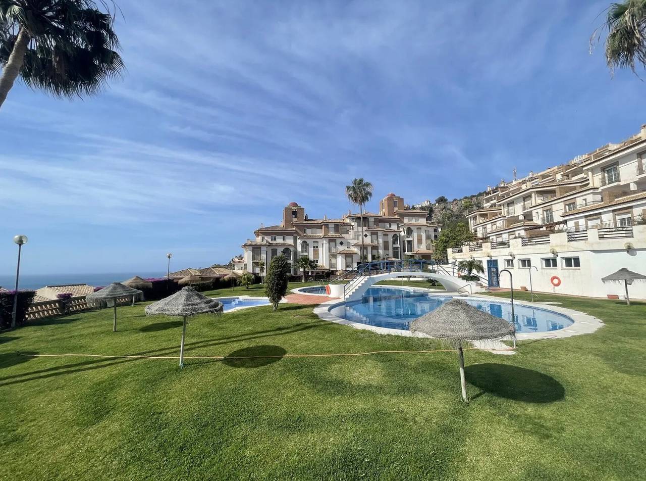 Appartement entier, Appartement 'Balcón Del Mar' avec vue sur la mer, Wi-Fi et climatisation in La Herradura, Almuñecar