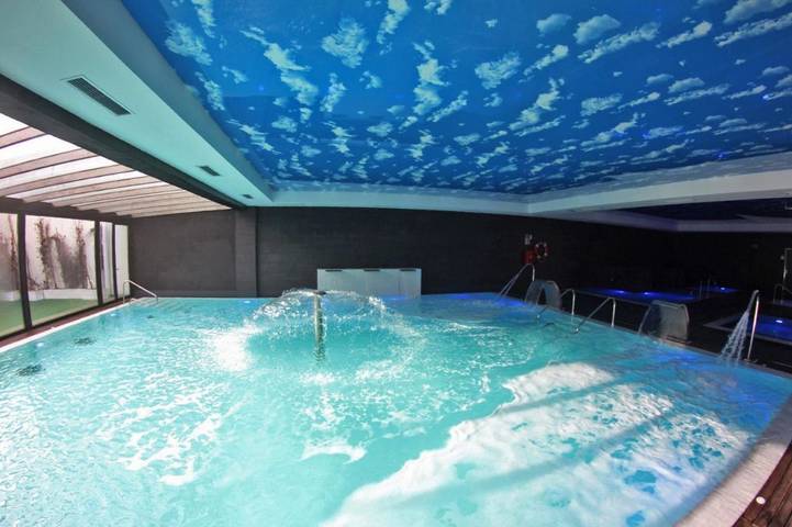 Apartamento para 10 personas, con jacuzzi y sauna además de jardín y piscina en Orio