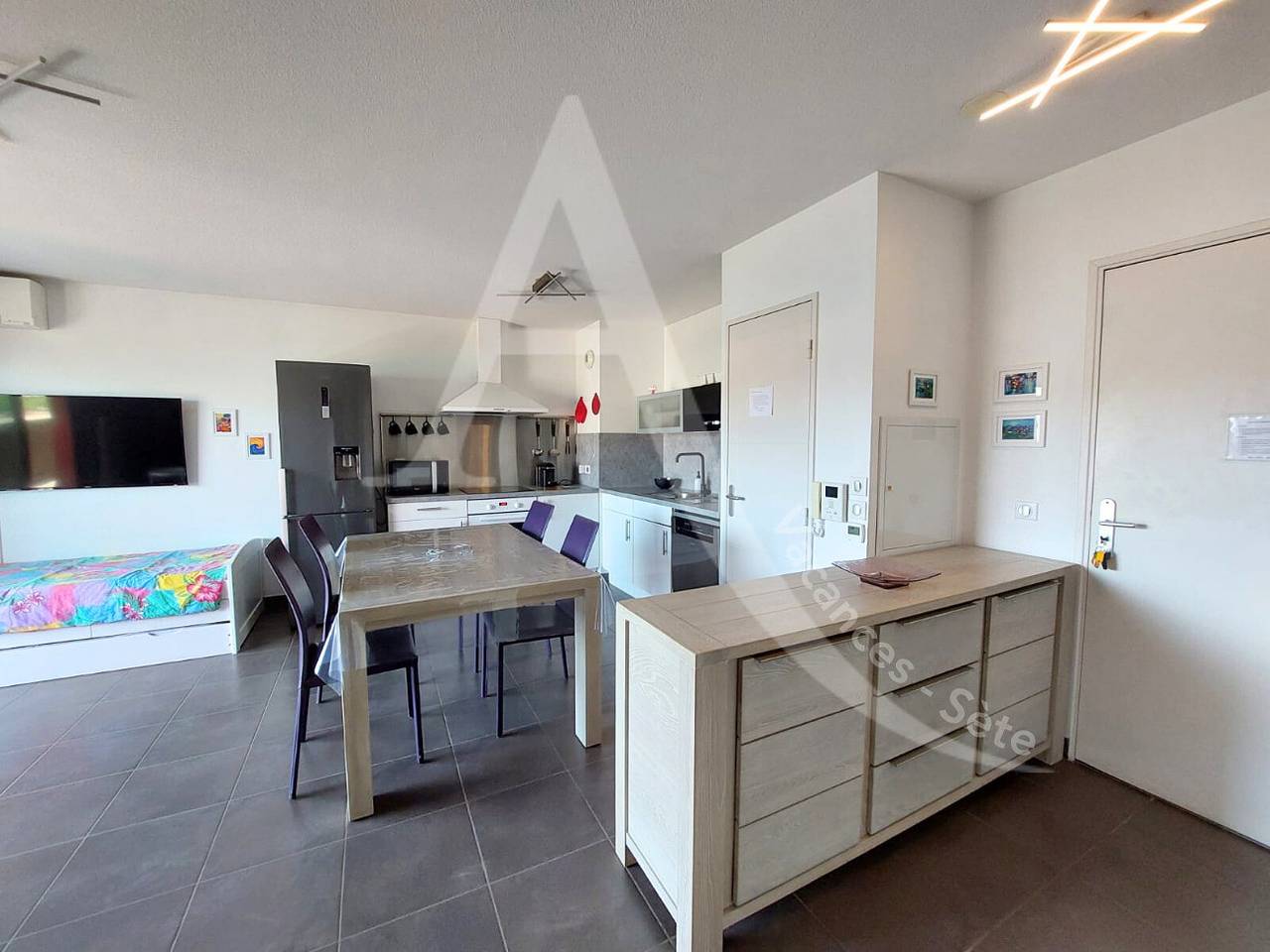 Entire apartment, Holiday apartment for 5 people with terrace in Sete, Côte d'Améthyste