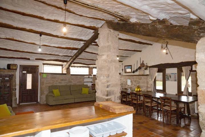 Casa de vacaciones para 6 personas, con vistas además de jardín y piscina, Se admiten mascotas en Solsonés - 4