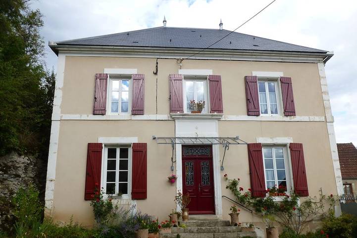 Gîte pour 4 personnes, avec Balcon et Jardin à Druyes-les-Belles-Fontaines