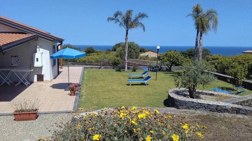 Villa per 9 persone, con panorama e giardino a Acireale