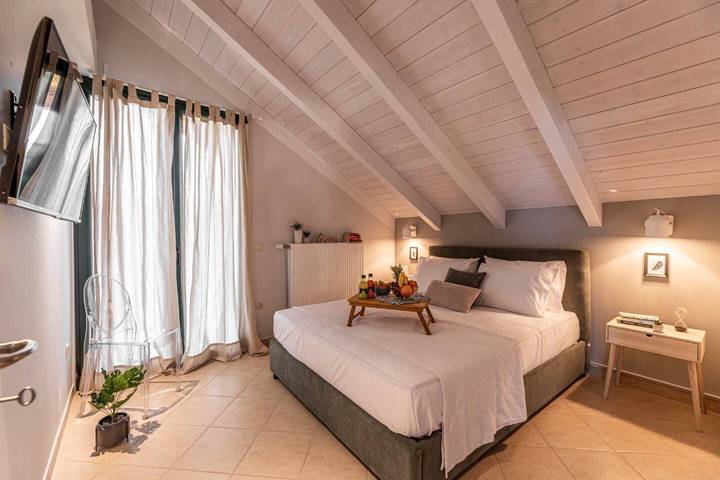 Apartamento vacacional entero, Gregory's loft (100 meters from the beach) in Eubea