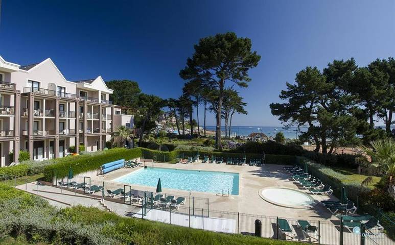 Appartement de vacances pour 4 personnes, avec balcon ainsi que vue et piscine