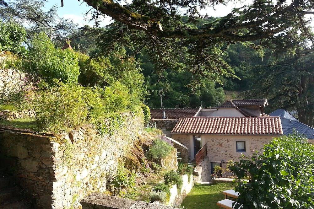 Gîte de charme dans quartier vert et calme, à deux pas de la ville in Villefranche-de-Rouergue, Aveyron