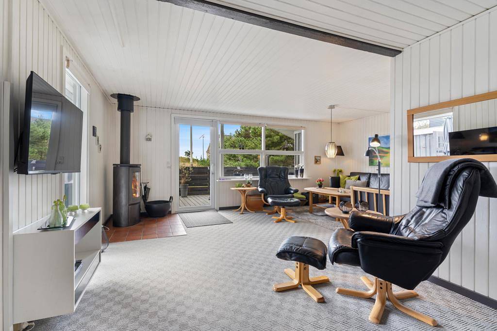 Gemütliches Ferienhaus mit Südwest-Terrasse, Sauna und Kamin in Blavand, Varde