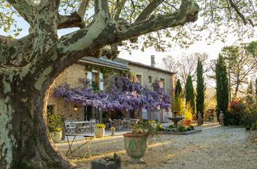 Chambre d’hôte pour 2 personnes, avec jardin ainsi que piscine et vue à Lagnes