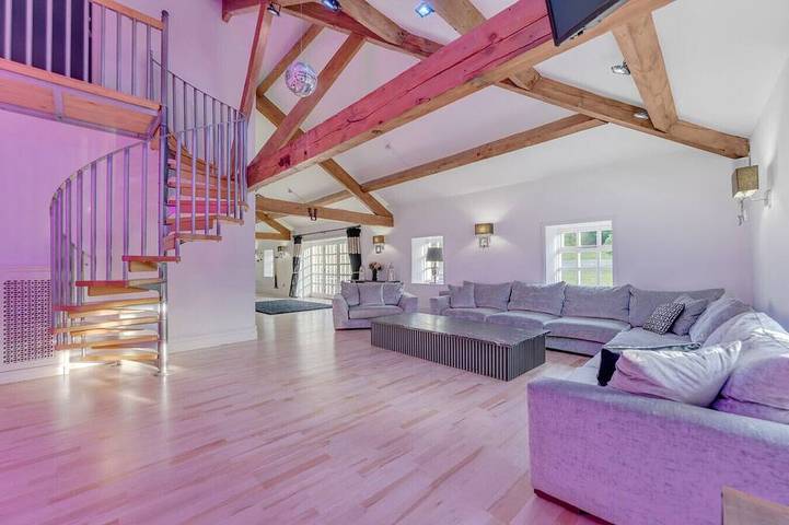 Gîte pour 30 personnes, avec jardin et jacuzzi à Burnley - 4