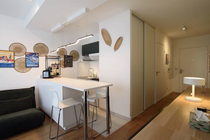 Monolocale intero, Bright modern with shared garden near Metro in Oullins, Lione e dintorni