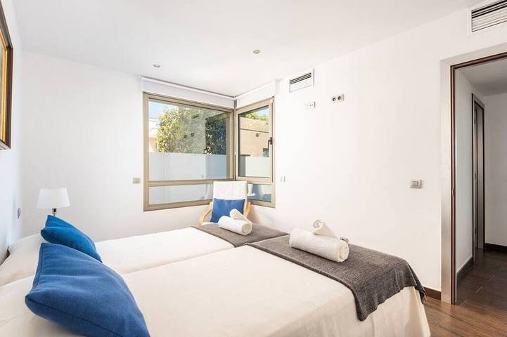 Modern Villa, Port Views, Jacuzzi & Pool, Full AC in Son Vilar, Maó