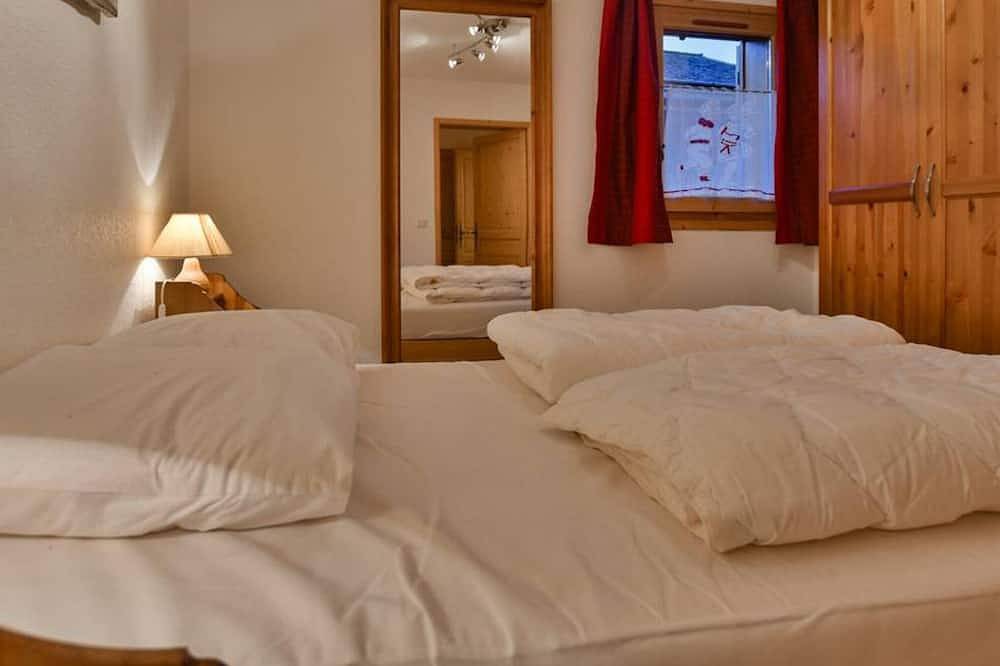 Entire apartment, Cozy apartment 50m from slopes, 4 people, balcony, parking, linens included in Le Grand-Bornand, Annecy region