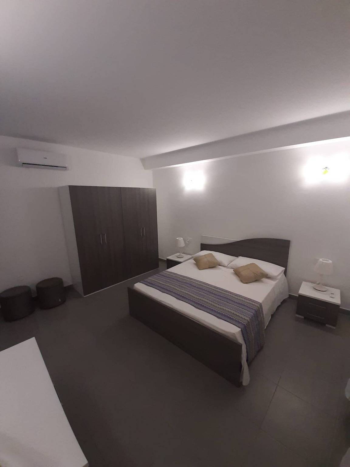 Entire apartment, 2nd Floor Apartment Air Conditioned - Wi-Fi with panoramic terrace in Avola, Syracuse Province