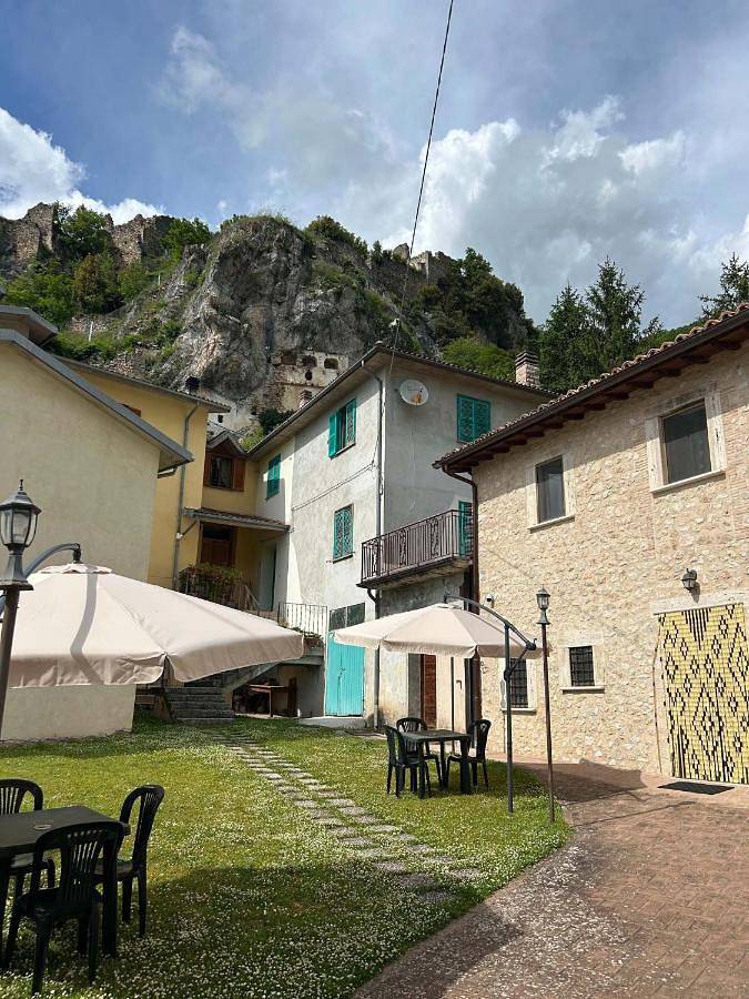 Agriturismo per 2 persone, con giardino in Parco nazionale dei Monti Sibillini