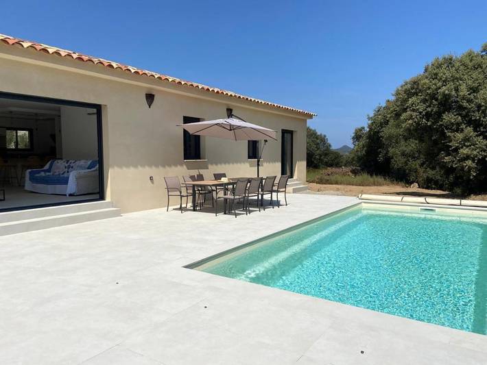 Location de vacances pour 8 personnes, avec jardin ainsi que vue et piscine à Occhiatana - 2