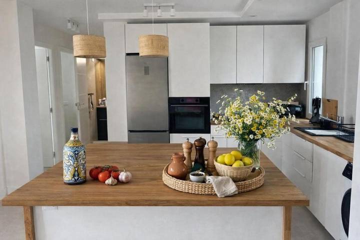 Casa de férias para 6 pessoas, com piscina infantil e vista e ainda piscina and jardim, com animais de estimação em Monte Faro