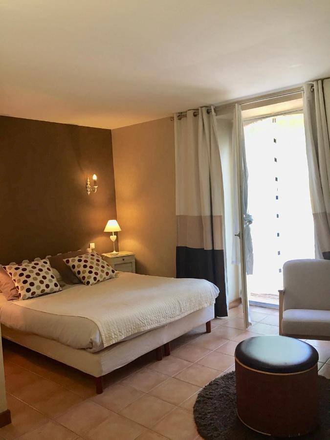 Single Room in Saint-Germain-du-Puy, Région de Bourges