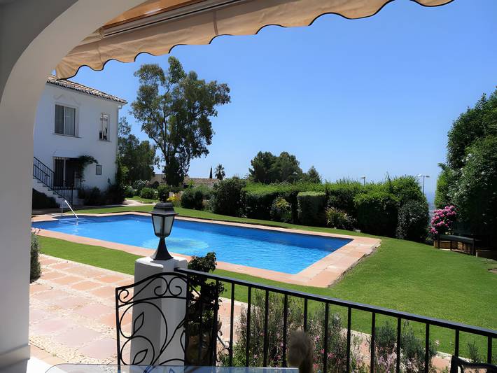 Entire apartment, Apartment 'Residencia La Fuente' with Shared Pool, Wi-Fi and Air Conditioning in Mijas, Costa del Sol