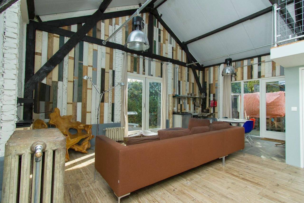 Geheel appartement, Paardenstal, Private House with wifi and free parking for 1 car in Weesp, Groene Hart